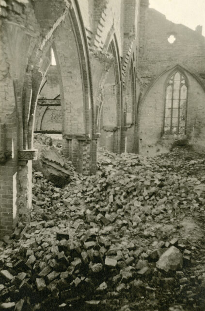 Zustand Ruine 1948, nördliches Seitenschiff, Landesdenkmalamt Berlin, Foto: Wolfgang Gehrke (Sign. 24a)